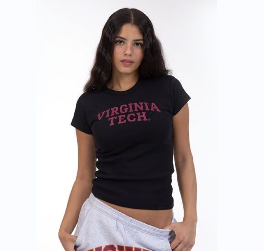 a black tshirt