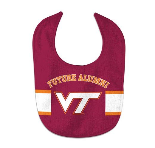 a maroon bib